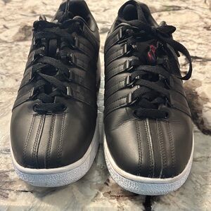 K-Swiss Black Leather Low-Top Lace-Up Sneakers